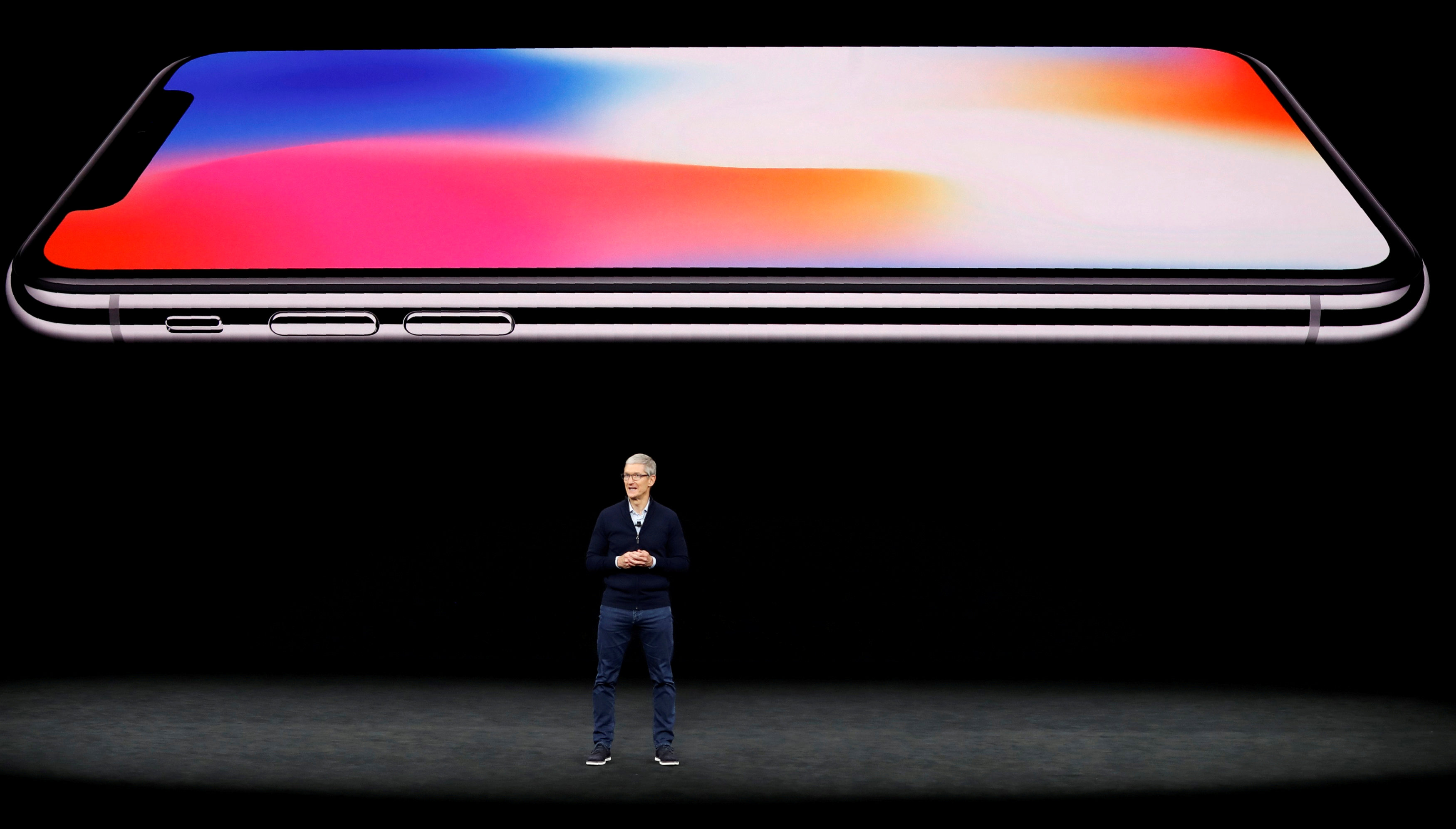 Презентация iphone. Iphone 10. Apple презентация iphone x. Презентацияга фон. Презентация 12 айфона.